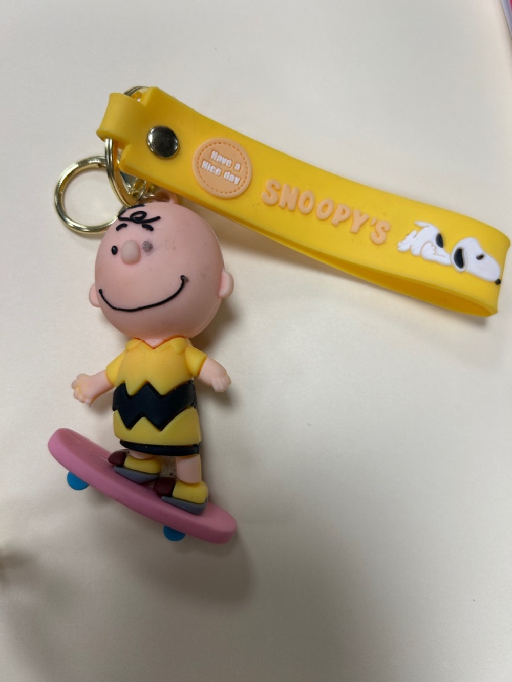 Yellow Snoopy's Charlie Brown Skateboard Kid Keychain